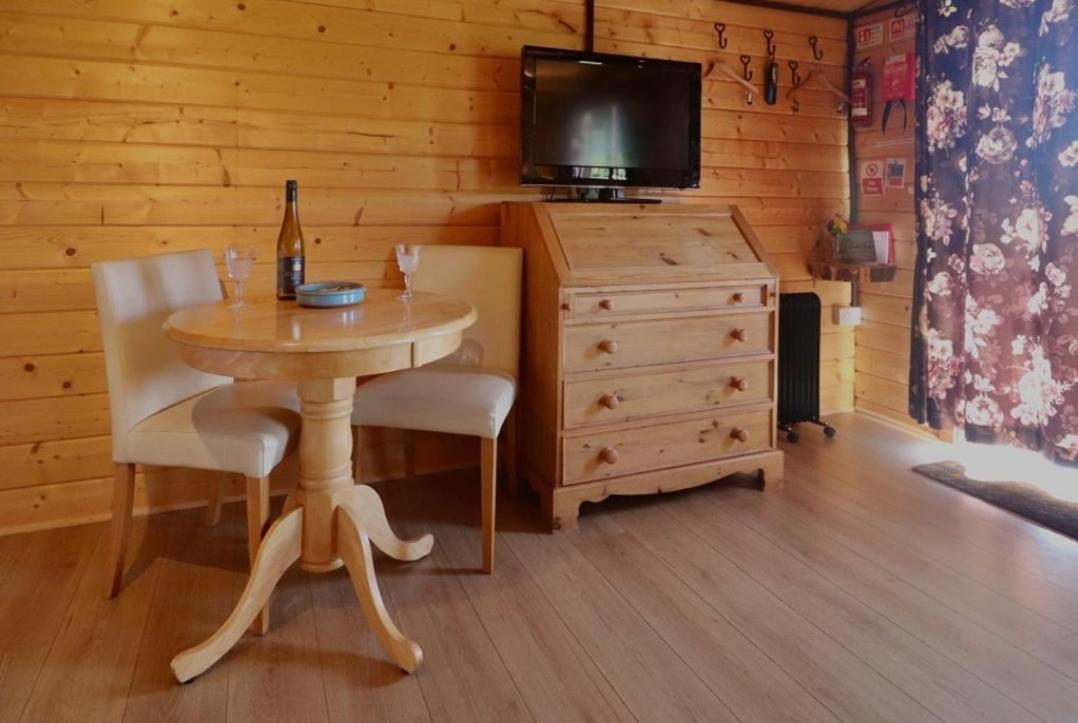 Country Bumpkin - Romantic Couples Stay In Oakhill Cabin Esterno foto